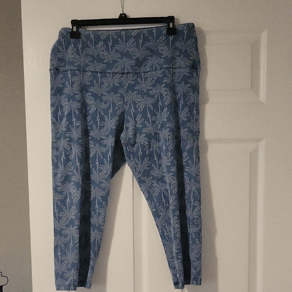 Suavé Capri Leggings with Tummy Control